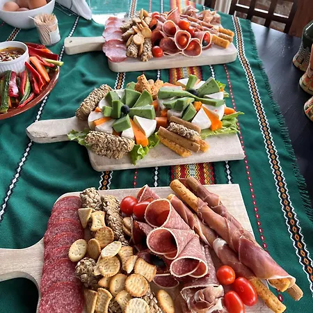 Mila - Total - Fully Catered バンスコ