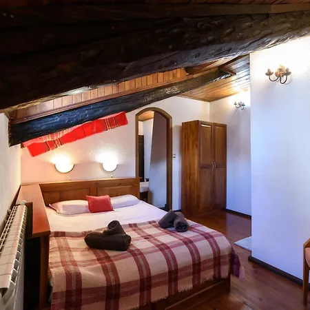 Mila - Total - Catered Chalet