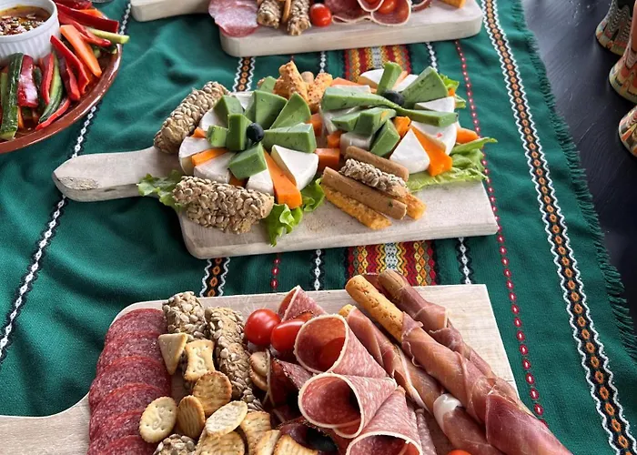 Mila - Total - Fully Catered 반스코